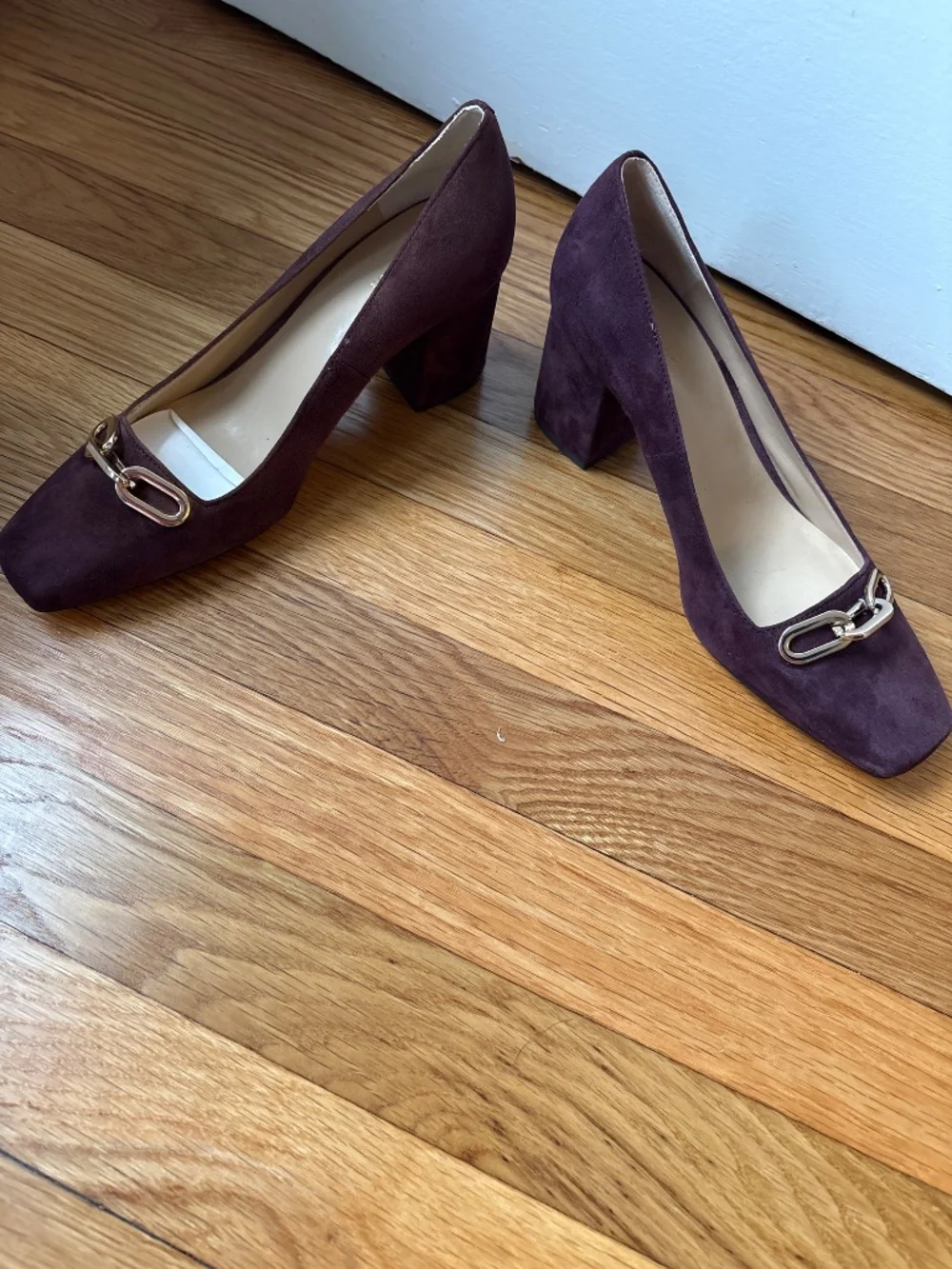 Ann Taylor Burgundy Suede Block Heels, Chain Buckle, Sz 7.5, NWOB